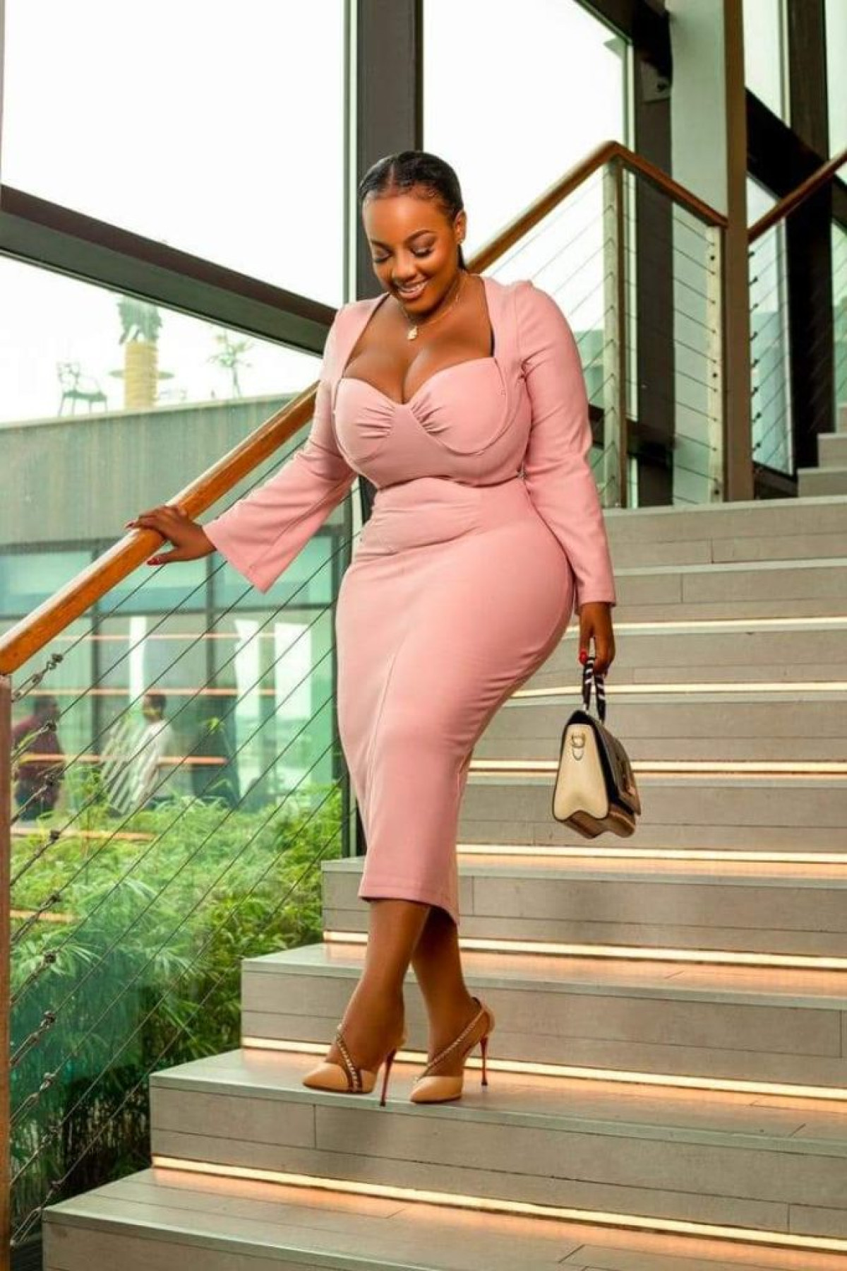 À L&rsquo;OCCASION DE LA SAINT VALENTIN : L&rsquo;artiste Kérozen dévoile sa compagne et emballe la toile