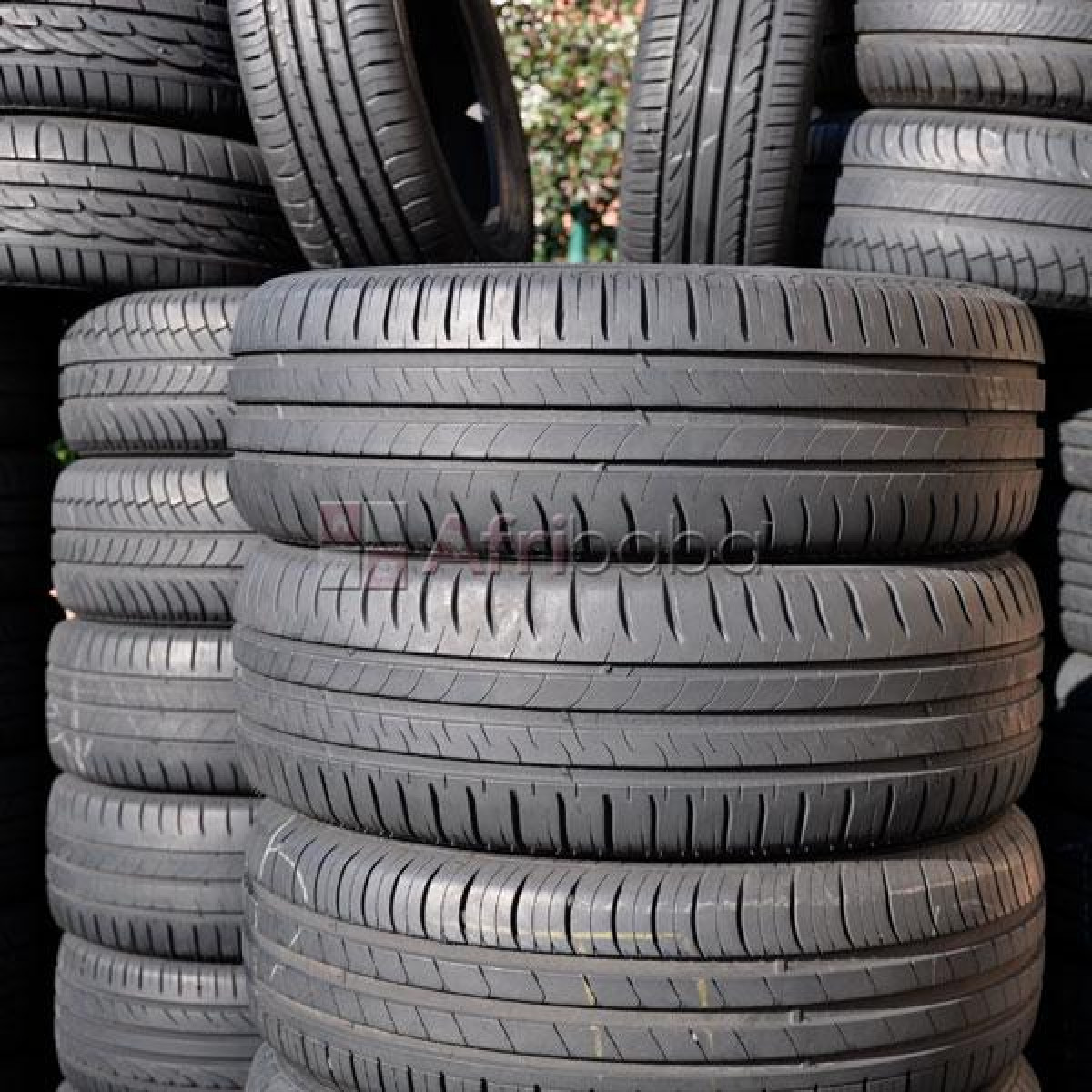 COTONOU : L’exposition des pneus usagés aux abords des routes interdite