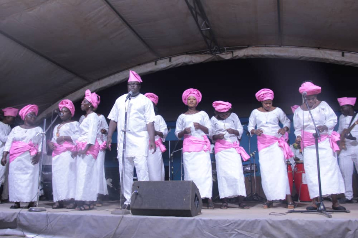 1ER ALBUM DE LA CHORALE « LA VOIX DES ANGES SAINT MICHEL » DE COPARGO :/Le disque vendu à 900.000 F cfa . Pari gagné pour le parrain Armel Hennou