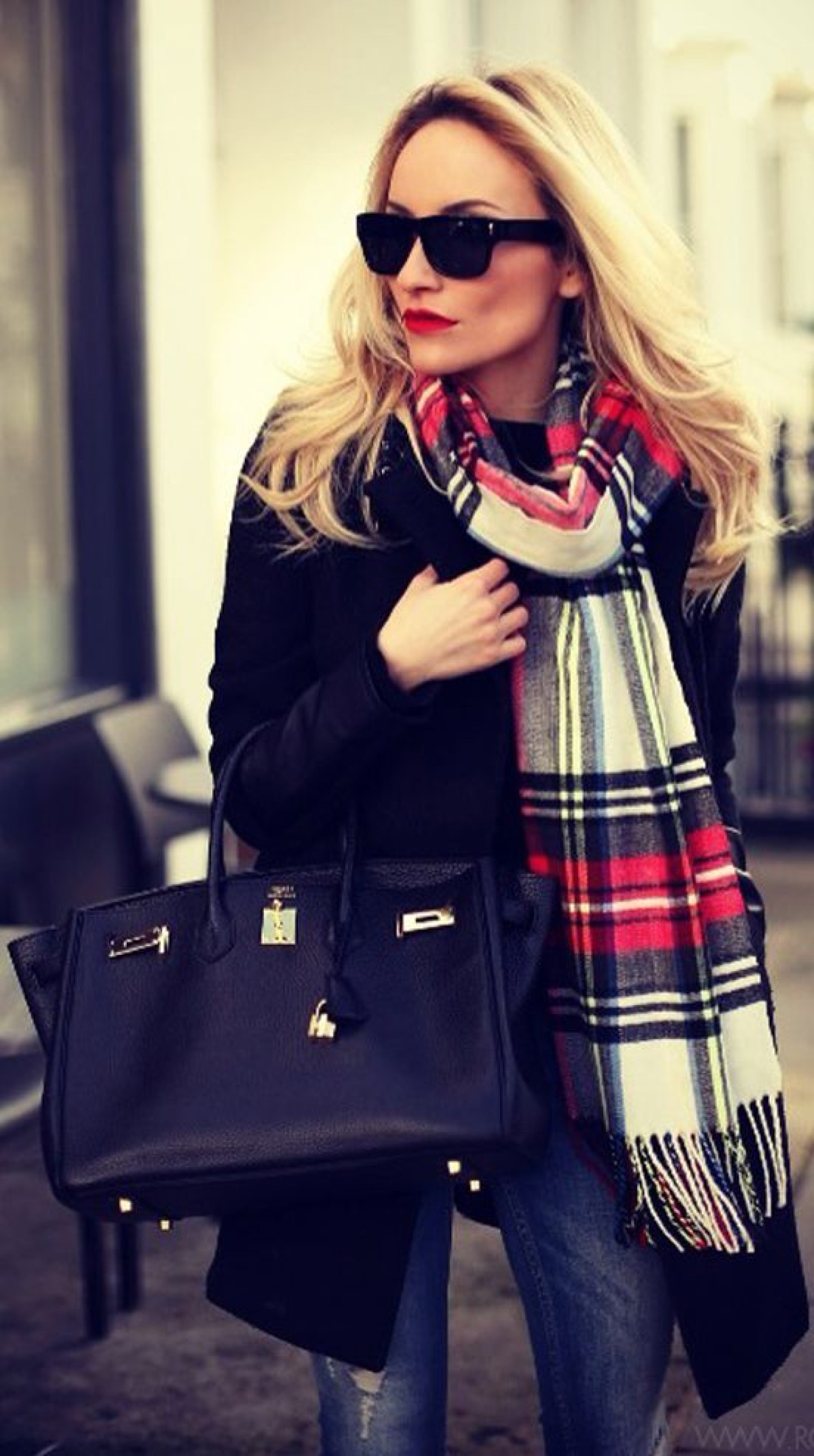 INSTANT FASHION : L’écharpe, un incontournable accessoire pour sublimer vos tenues