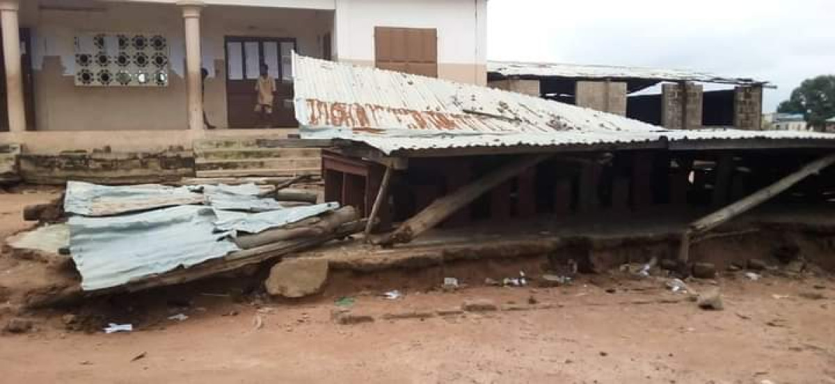 PARAKOU/À L’EPP GANON : L’effondrement d’un apatam fait des blessés