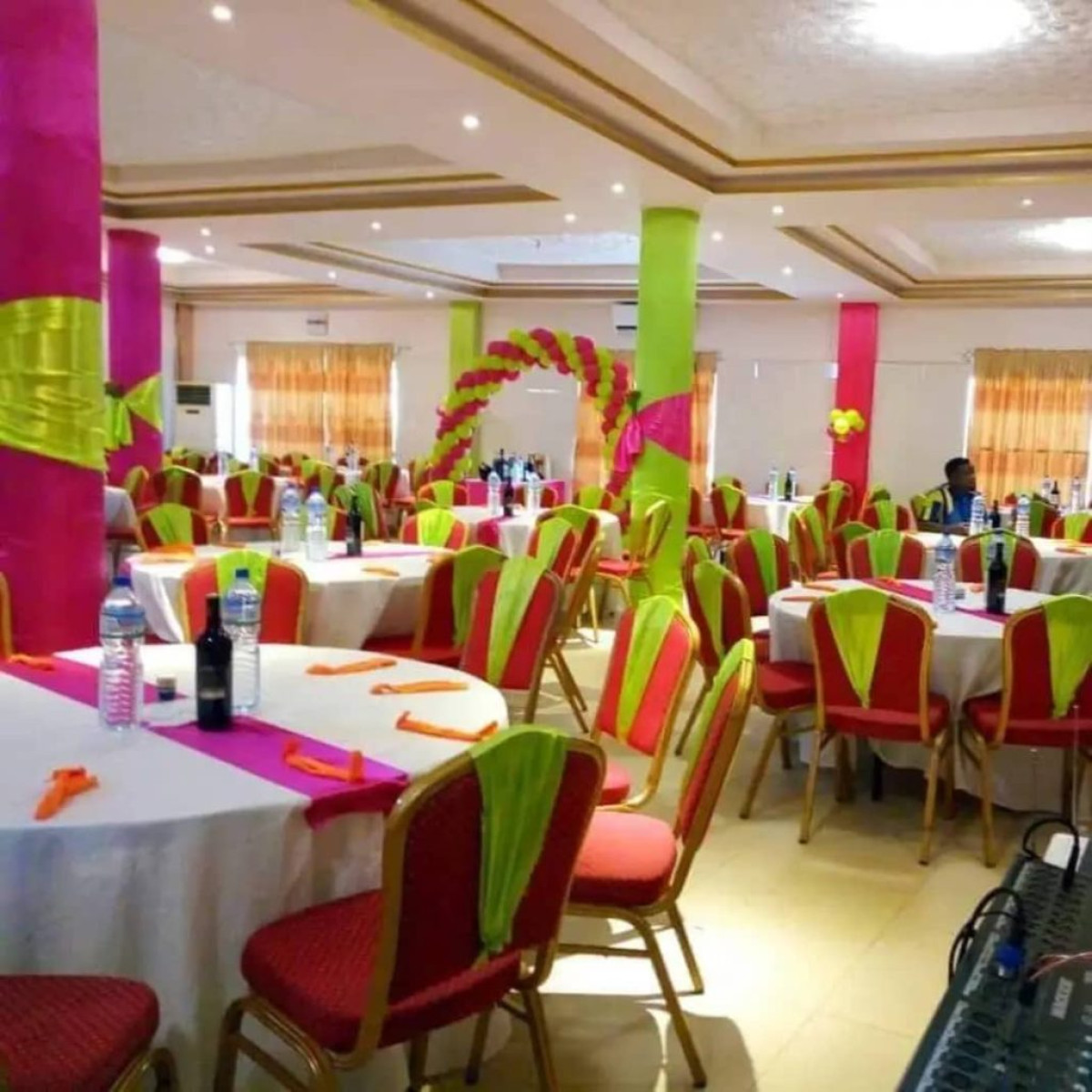 AUTORISATION D&rsquo;OUVERTURE DE SALLES DE FÊTES AU BÉNIN : De nouvelles conditions à remplir 