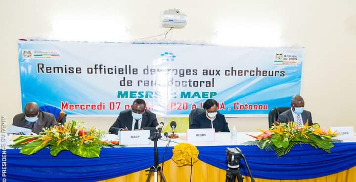 VALORISATION DE LA FONCTION DE CHERCHEUR AU BÉNIN : 82 enseignants de rang doctoral reçoivent leurs toges