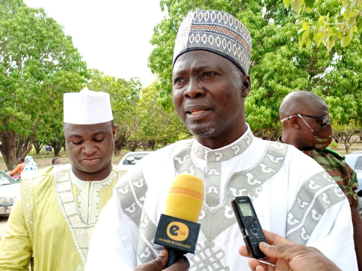 CELEBRATION DE LA FETE DU RAMADAN A PARAKOU :  Le maire Inoussa Chabi Zimé a prié pour la paix   . « Il faudrait que nous puissions nous réconcilier, entre nous, après tout, nous sommes des frères et sœurs,&#8230;», a-t-il invité