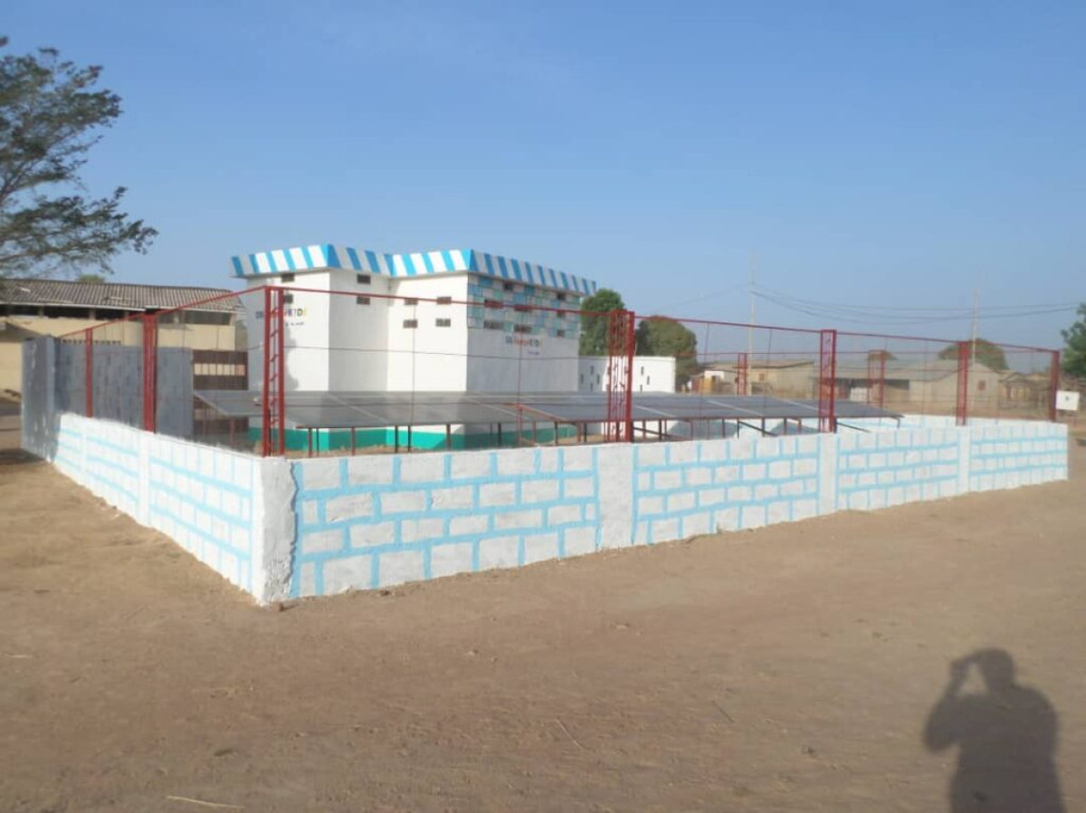 POUR SÉCURISER SES INSTALLATIONS DE PANNEAUX SOLAIRES À BANIKOARA : L&rsquo;Ong Sompékids érige des murs de protection