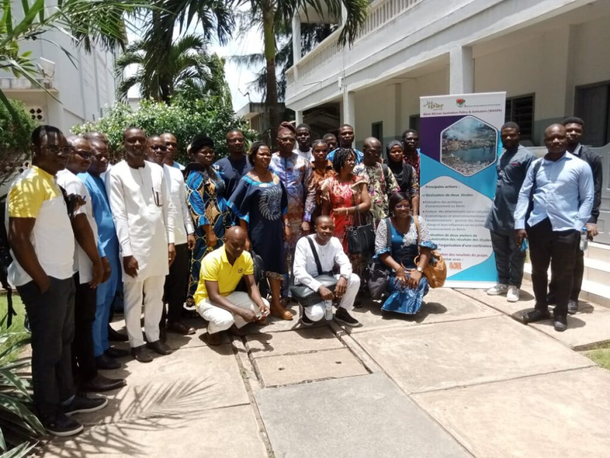 SELON DEUX ÉTUDES RÉALISÉES PAR LE LARES AVEC L’APPUI DE L’IPAR SUR L’ASSAINISSEMENT AU BÉNIN,  Les populations sont réticentes à investir dans les déchets