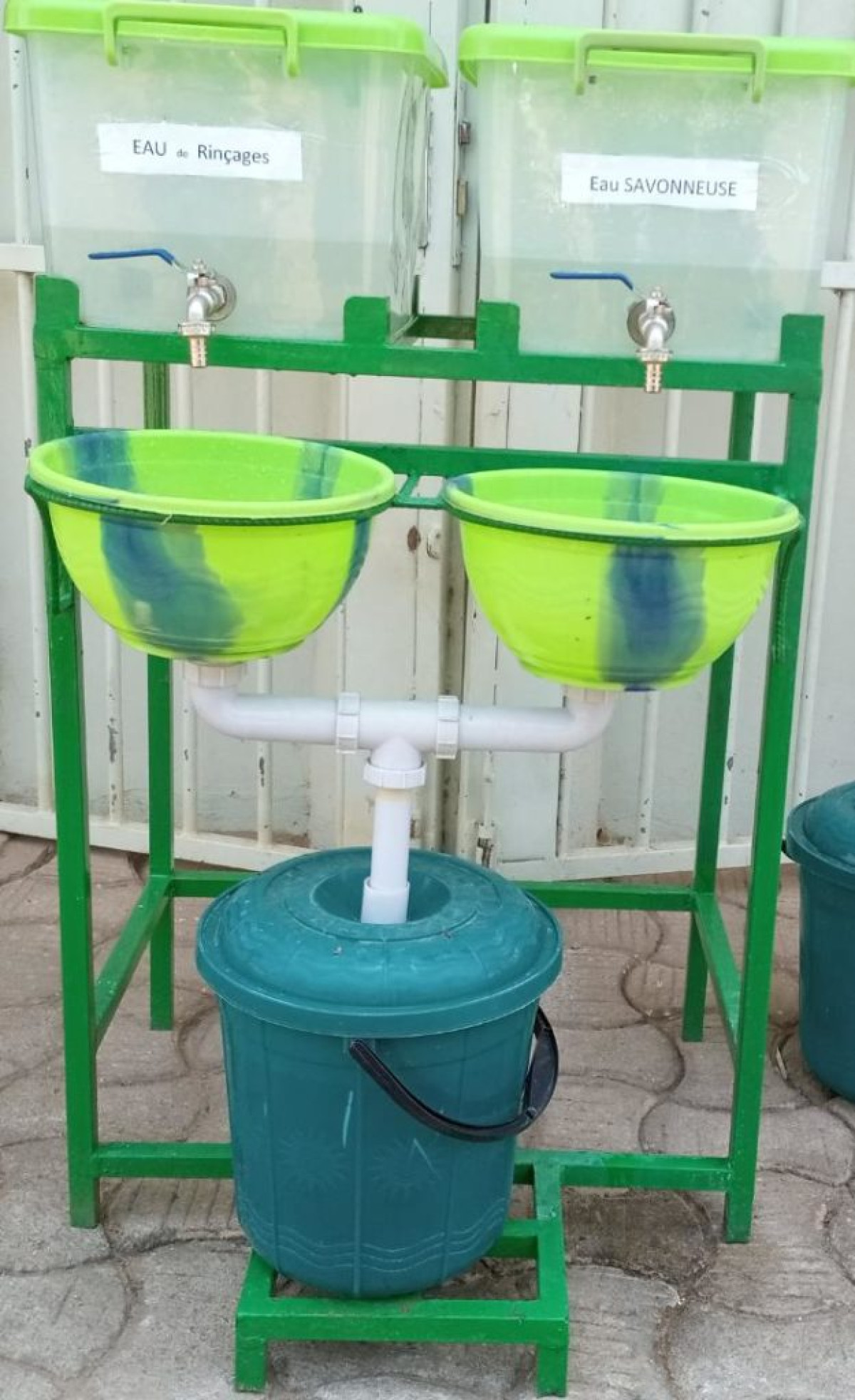 COMPORTEMENT ANTI-LUTTE COVID-19 A PARAKOU : Un conseiller municipal renvoyé d&rsquo;une pharmacie pour refus de lavage des mains