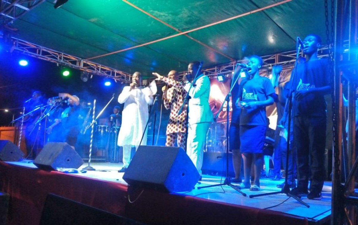 DEUXIÈME ÉDITION DU SOIR DE LA PENTECÔTE À PARAKOU : La Cceevip gagne des âmes pour Christ