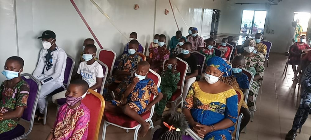 EDITION 2021 DU PROJET « ECOLE POUR TOUS » DANS LE BORGOU : Le Mbpt sème la joie dans le coeur des enfants démunis de Parakou  . D&rsquo;importants kits scolaires offerts
