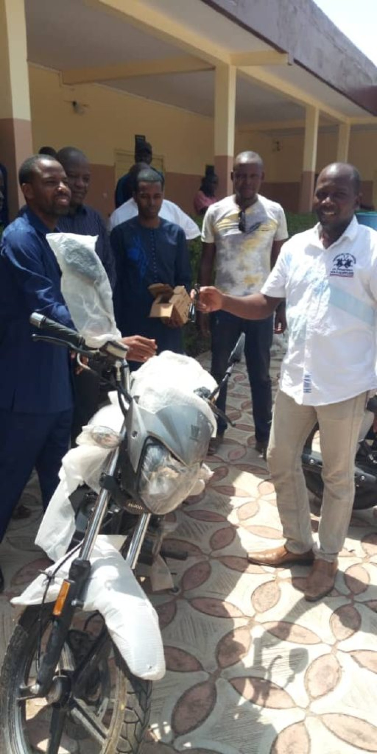 DOTATION DE MOYENS ROULANTS AUX ÉLUS COMMUNAUX DE GOGOUNOU : Le maire Bary Tidjani s’engage pour plus de résultats