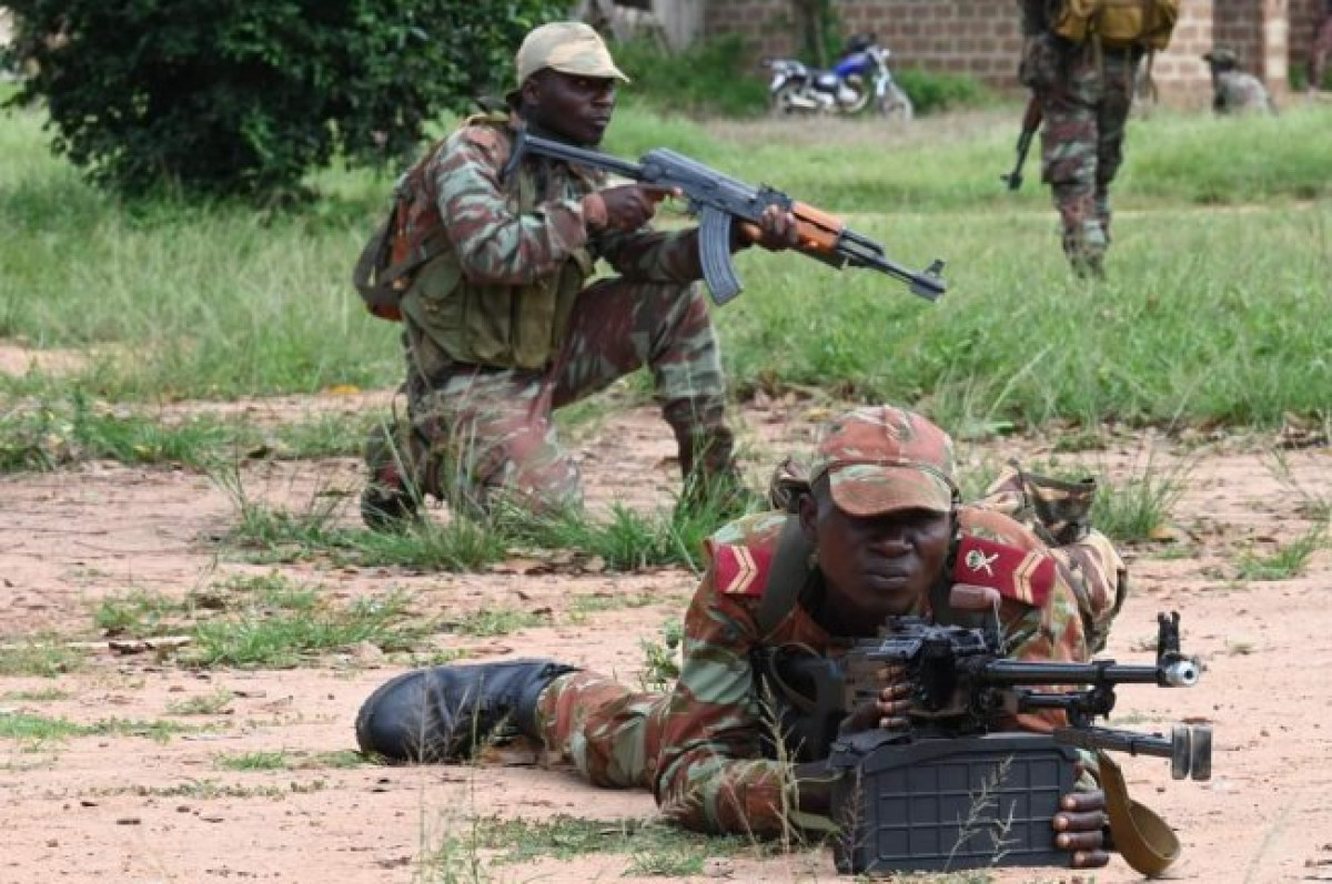 APRÈS L&rsquo;ATTAQUE D&rsquo;UN POSTE DOUANIER À MALANVILLE : L&rsquo;armée béninoise réagit et neutralise un présumé terroriste  . Deux armes dont celle appartenant au soldat décédé, récupérées