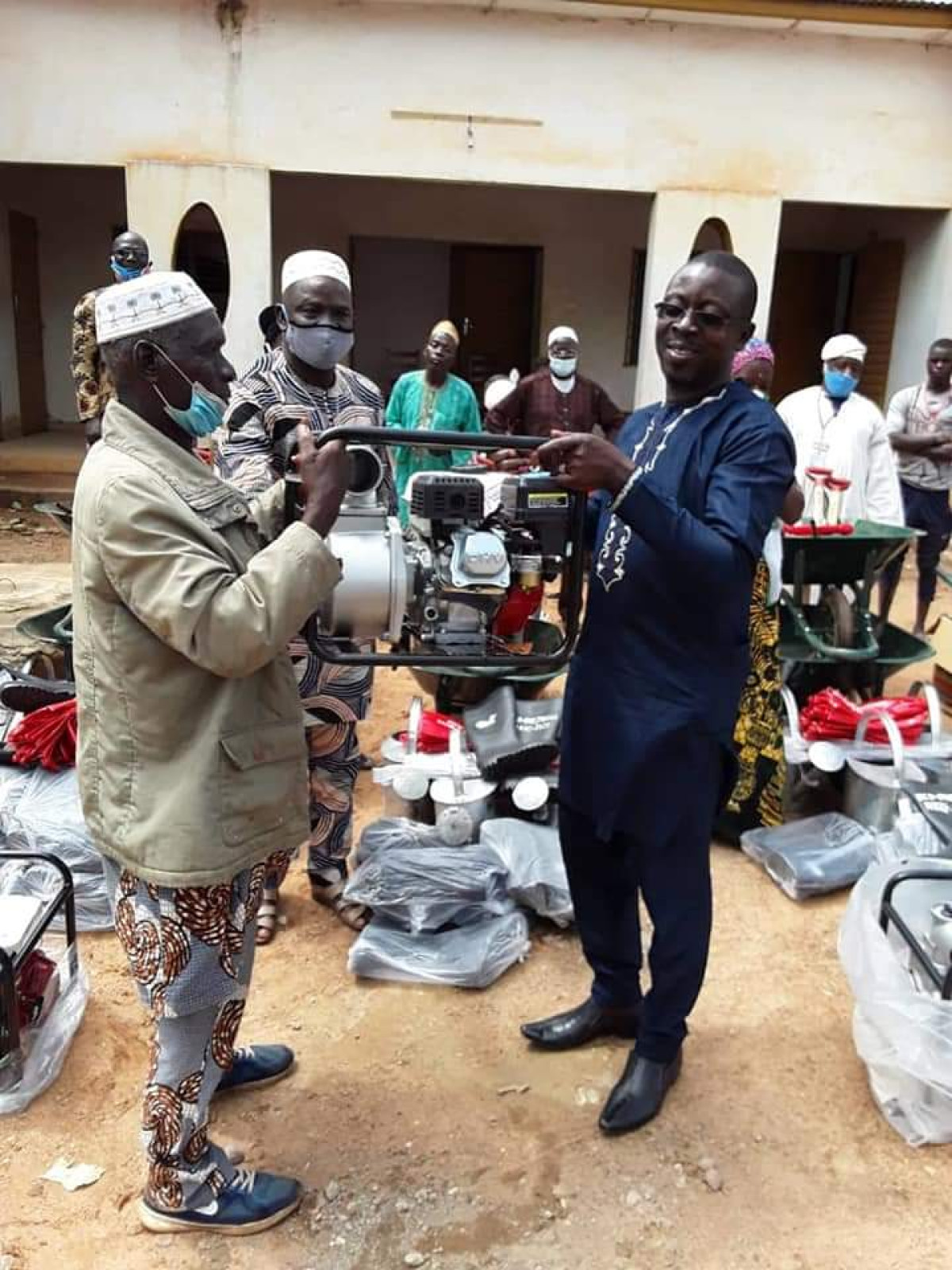 SÉCURITÉ ALIMENTAIRE À NIKKI : La mairie de Nikki et l&rsquo;Ong Bcd offrent d&rsquo;équipements à 5 groupements