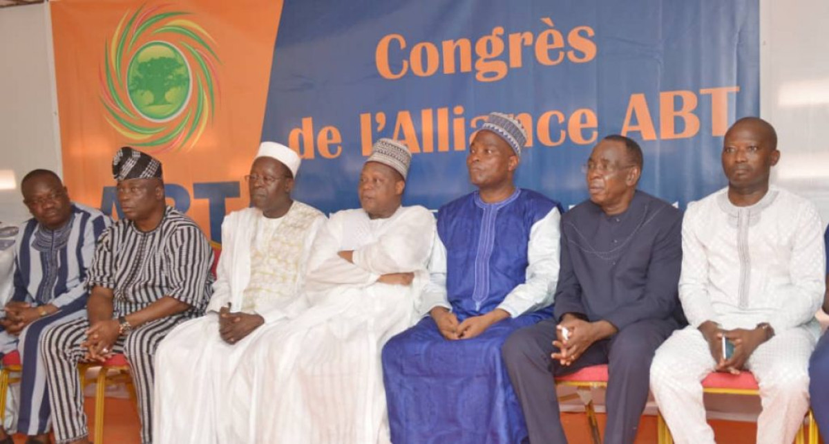CONGRÈS EXTRAORDINAIRE DE L&rsquo;ALLIANCE POUR UN BENIN TRIOMPHANT : Abt et ses militants optent pour la Dynamique Républicaine