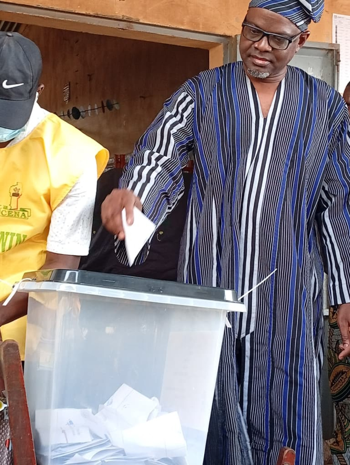 Après avoir accompli son devoir civique à l'école maternelle Ladjifarani de Parakou: Samou Seïdou Adambi appelle la population à voter dans la sérénité