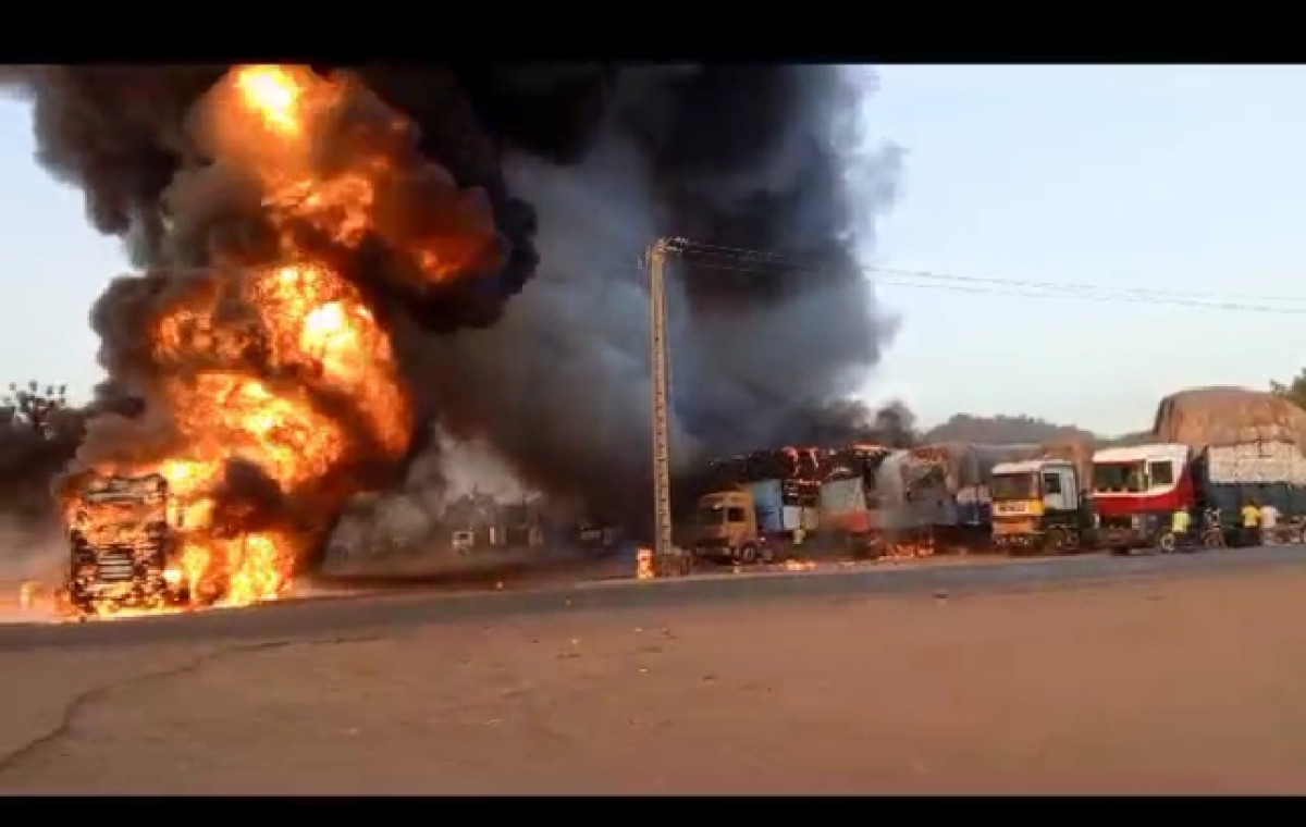 INCENDIE : 7 camions partis en fumée à Kandi