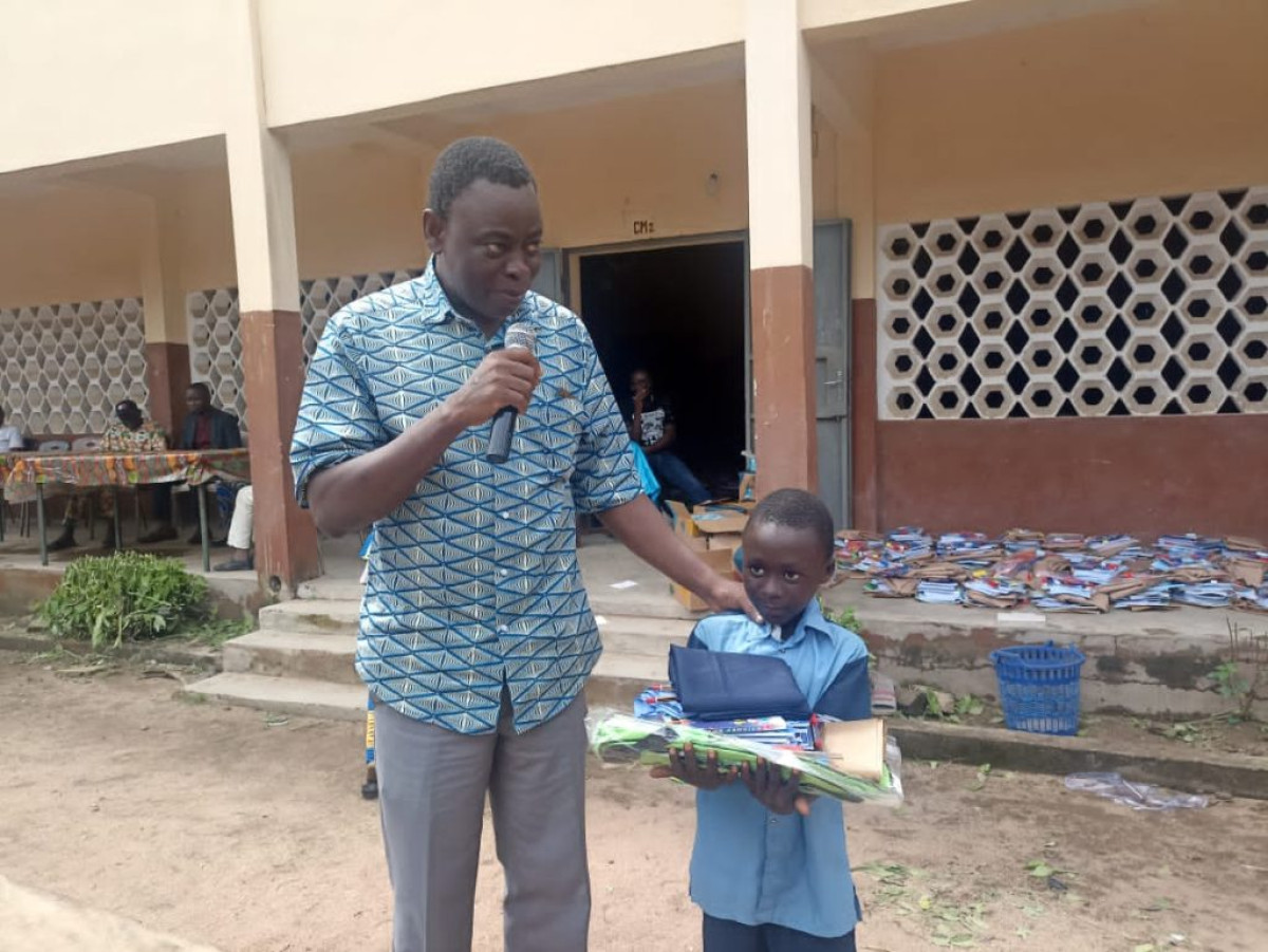 RENTRÉE SCOLAIRE 2022-2023 À KILIBO, PARAKOU, NIKKI ET BANIKOARA : Dedras Ong et Word and Daad distribuent 1572 kits scolaires .386 apprenants de Kilibo déjà servis