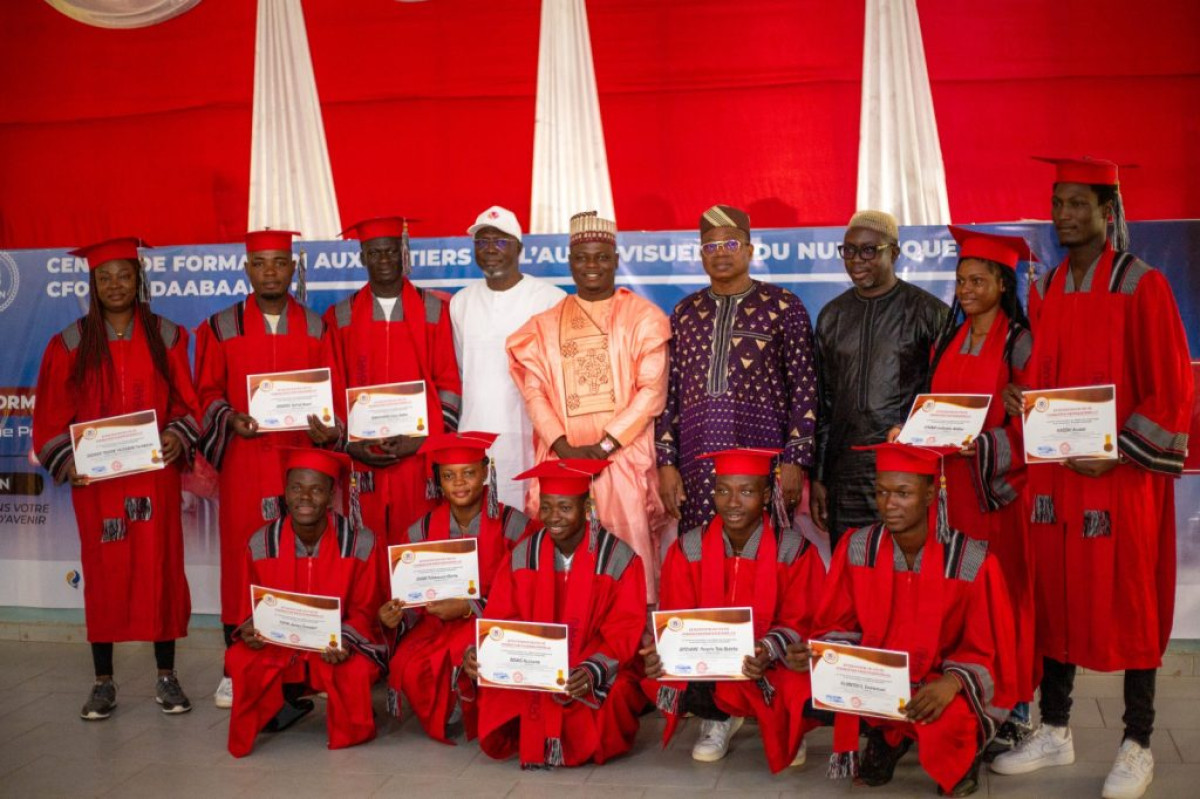 APRÈS UN AN DE FORMATION DANS L’AUDIOVISUEL ET LE NUMÉRIQUE : 10 étudiants du Cfoman-Daabaaru reçoivent leurs attestations