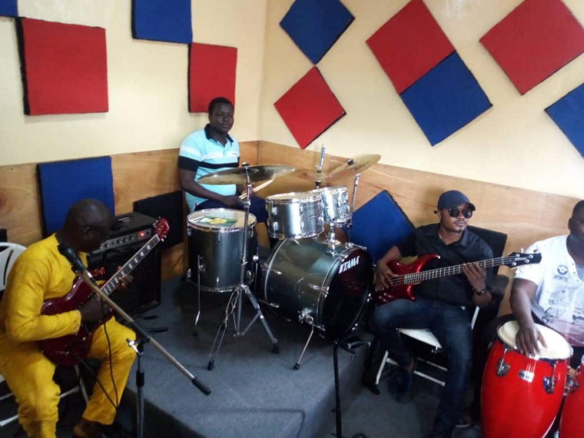 PROJET « A L&rsquo;ECOLE DE LA MUSIQUE LIVE » A PARAKOU  : La salle de répétition présentée aux artistes