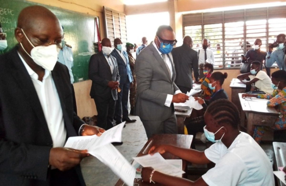 BEPC A COTONOU : Le préfet Alain Orounla a lancé les épreuves au Ceg Dantokpa