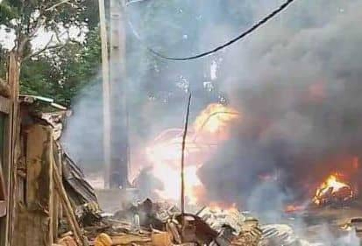 ABOMEY-CALAVI    :  Un camion chargé d&rsquo;essence frelatée prend feu à Akassato