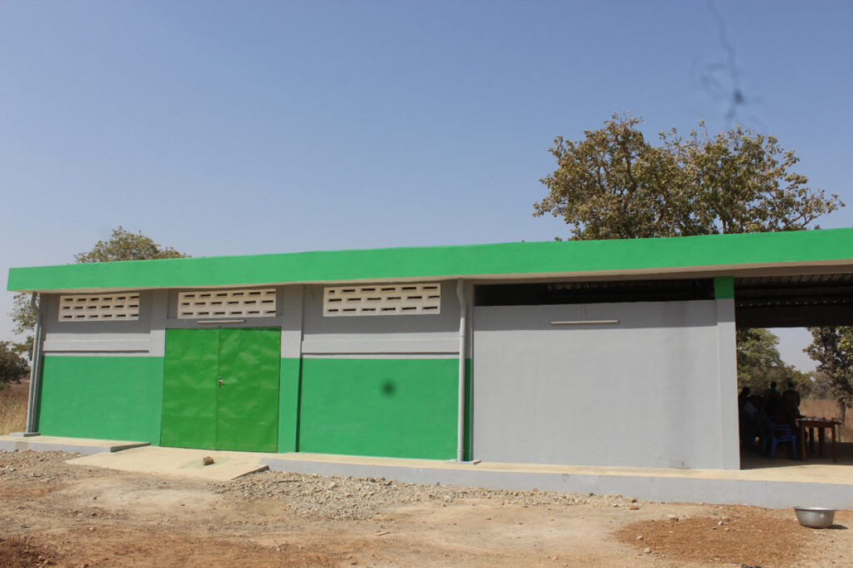 COMMUNE DE BANIKOARA    :  Le maire Sarako Tamou réceptionne un magasin de stockage à Nikido