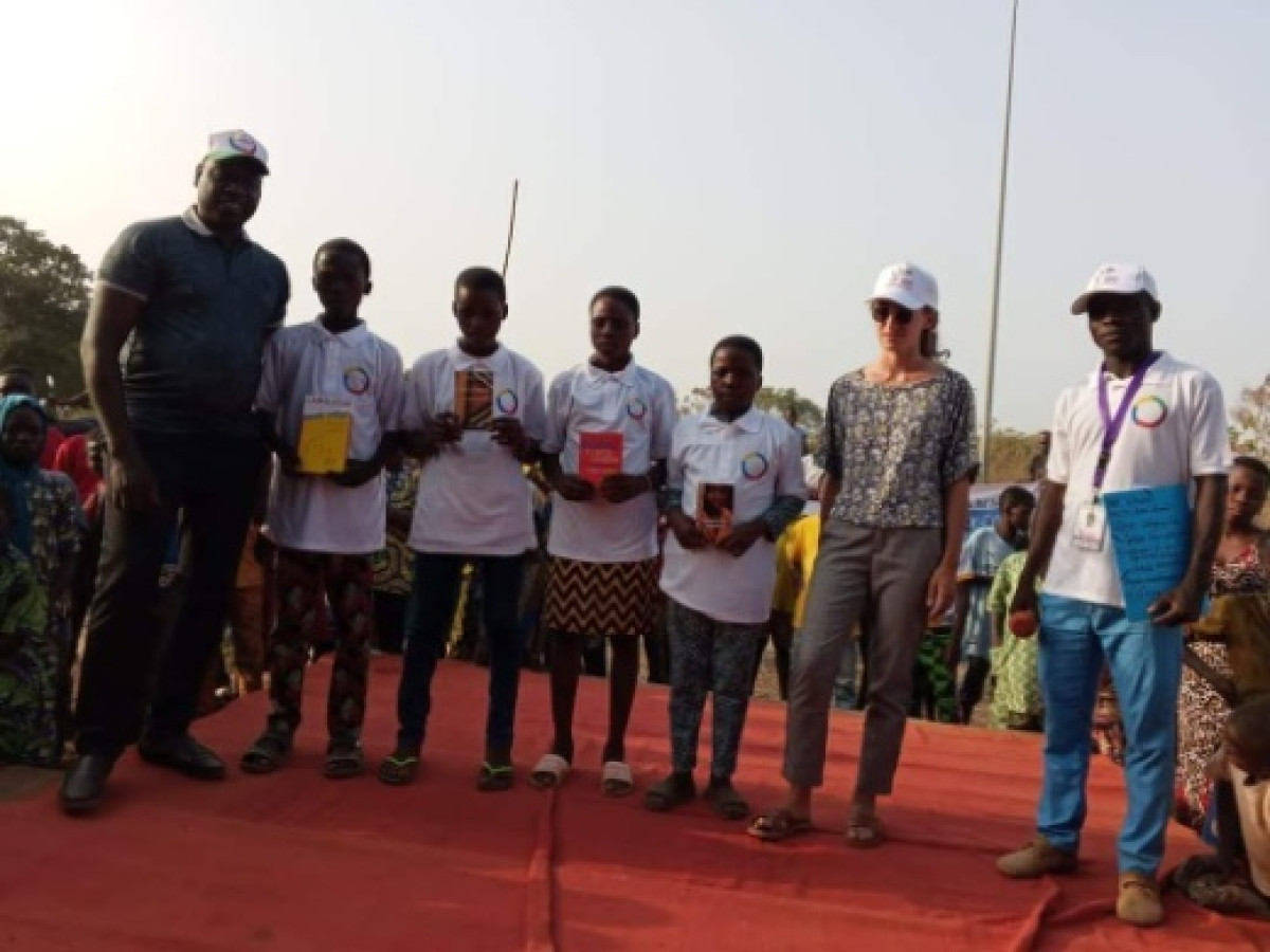 PARAKOU/JEUX CONCOURS SUR LA FRANCOPHONIE : L&rsquo;Ong Okouabo prime les meilleurs élèves du Ceg Tourou