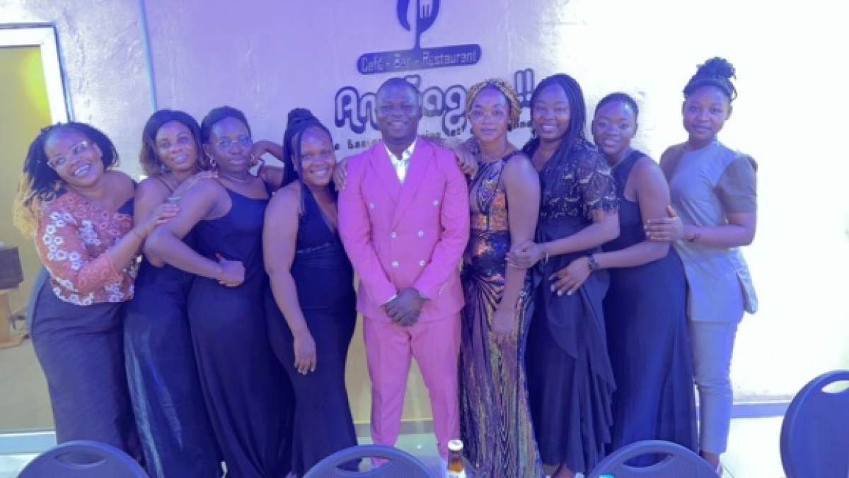 SOIRÉE DE GALA DU PERSONNEL DU GROUPE DE PRESSE DAABAARU : Barnabas Orou Kouman communie avec ses collaborateurs