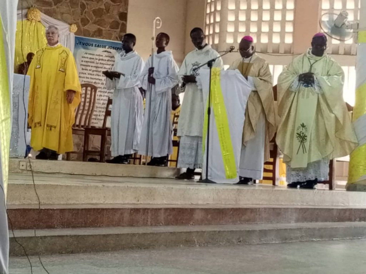 PARAKOU/POUR SES 25 ANS DE VIE SACERDOTALE : Le sanctuaire eucharistique a célébré son jubilé d’argent