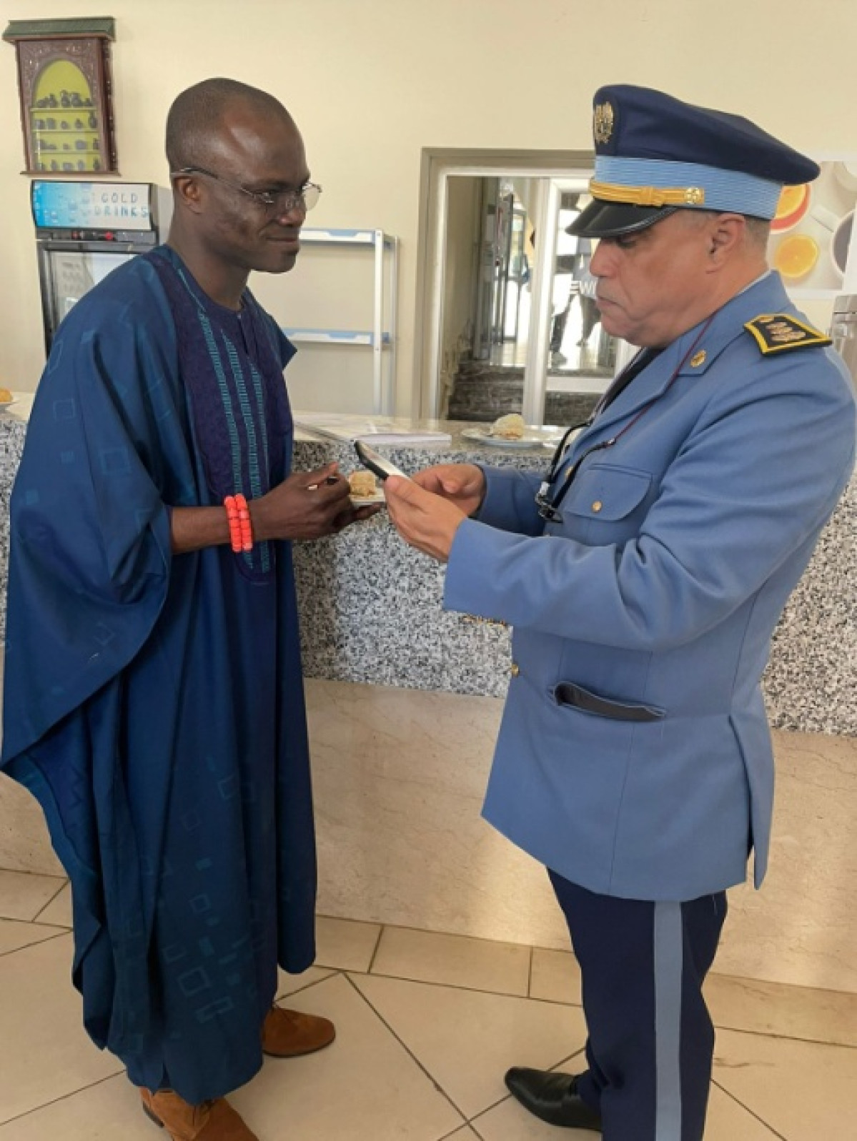 MAROC/REMISE DE PARCHEMINS AUX LAURÉATS DE L’INSTITUT DE FORMATION DES DOUANES DE BENSLIMANE : Le béninois Amen Olalékan Idoïtchan major de la promotion 2022 . Le Bénin honoré au plan africain