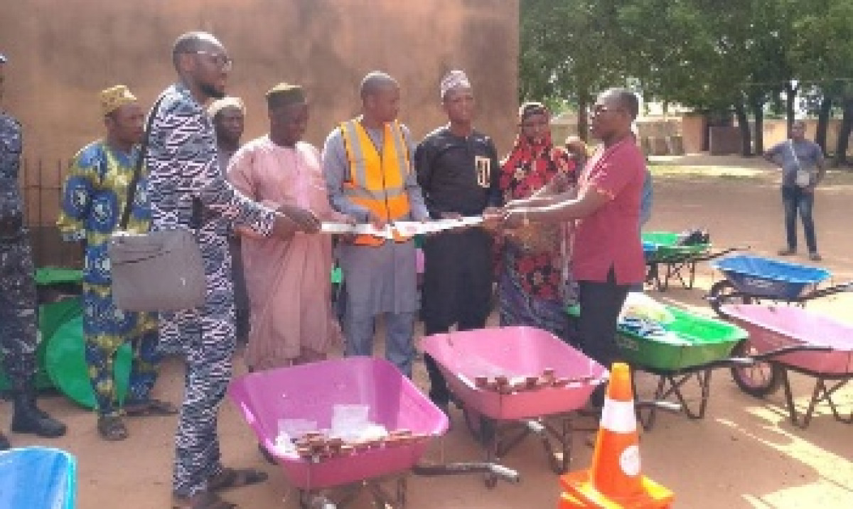 Assainissement du cadre de vie à Malanville: Dedras Ong et le Msec équipent trois arrondissements en matériels   