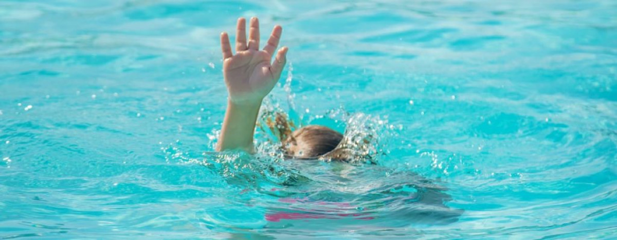 ABOMEY-CALAVI : Le corps sans vie d’un carreleur retrouvé dans une piscine