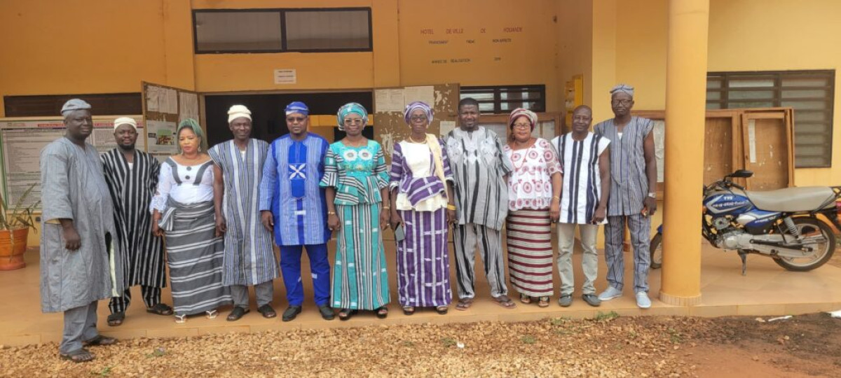 Port de la tenue traditionnelle dans les mairies de l&rsquo;Atacora: À Kouandé, la S.e fait respecter la décision préfectorale 