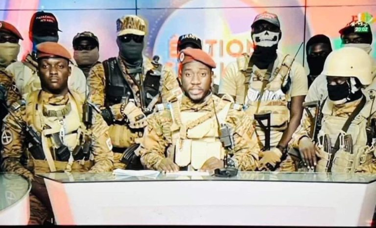 COUP D&rsquo;ÉTAT AU BURKINA-FASO :  Paul-Henri Damiba chassé du pouvoir  . Ibrahim Traoré, nouvel homme fort