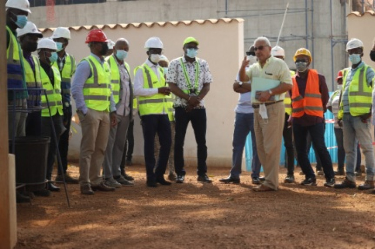 RECONSTRUCTION DE LA CITE HISTORIQUE DE OUIDAH :  Abimbola et Tonato  constatent l&rsquo;évolution des travaux