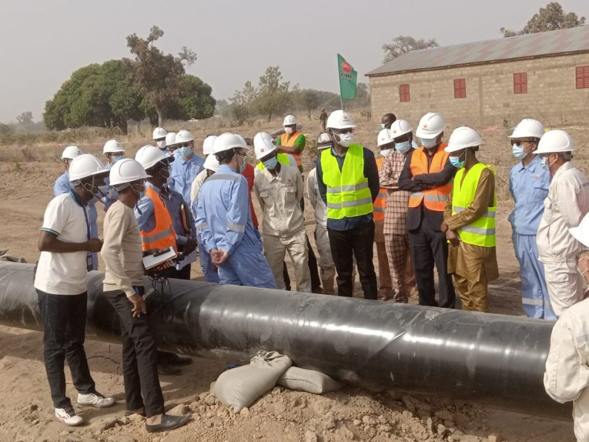PROJET PIPELINE EXPORT NIGER-BENIN : Le ministre Adambi satisfait de l’évolution des travaux  . À la station de Gogounou, la phase de soudure des tuyaux démarrée
