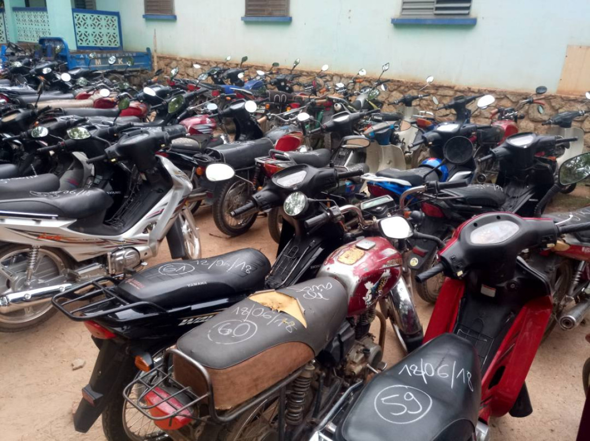 PORT OBLIGATOIRE DE CASQUE DANS LE BORGOU : Des centaines de motos arrêtées à Parakou ce jour