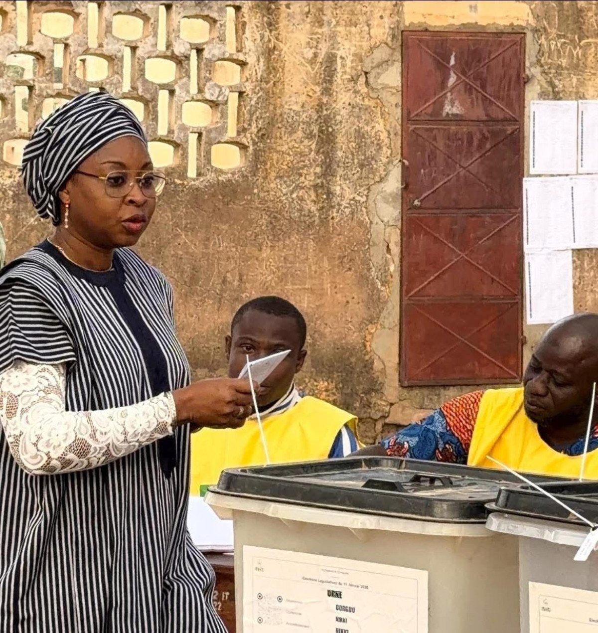 Après avoir accompli son devoir civique: Aurélie Adam Soulé invite les béninois à se rendre aux Urnes