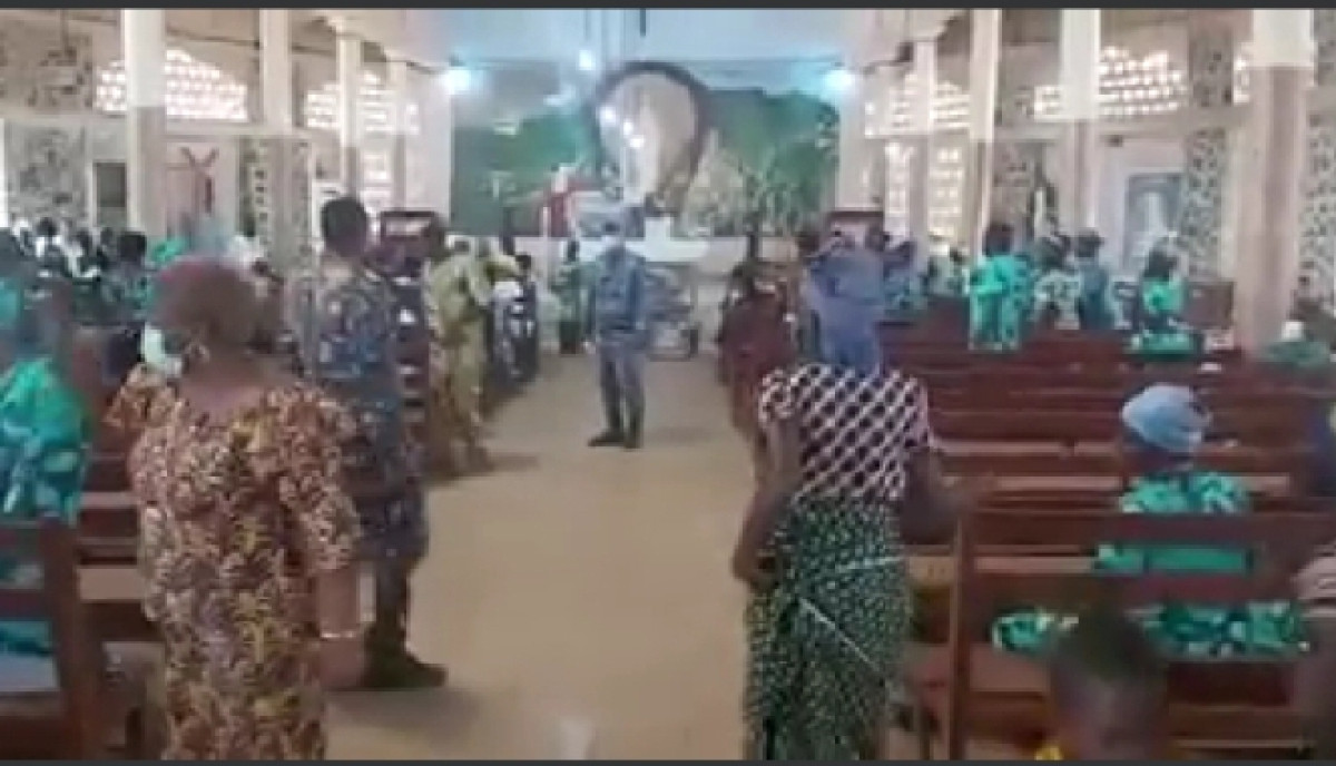 BÉNIN/CORONAVIRUS :  Le prêtre renvoyé en pleine messe réagit