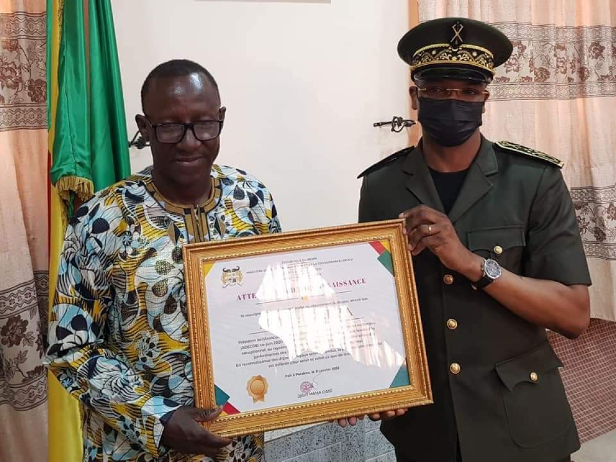 ASSOCIATION POUR LE DÉVELOPPEMENT DES COMMUNES DU BORGOU :  Le dynamisme de l&rsquo;ancien président Yaya Garba salué par le préfet Mama Cissé