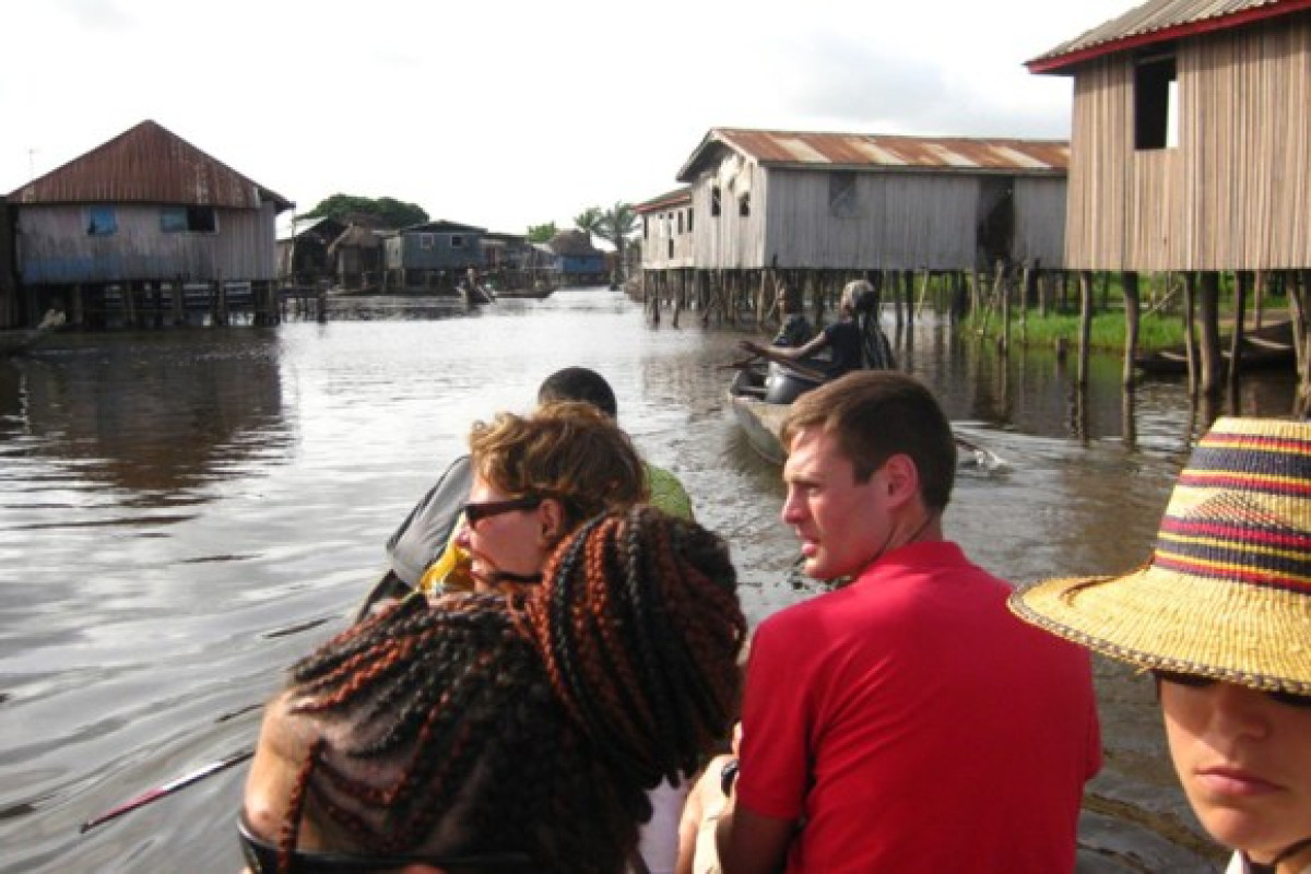 TOURISME AU BENIN : Quand la cité lacustre de Ganvié se noie devant Abimbola!