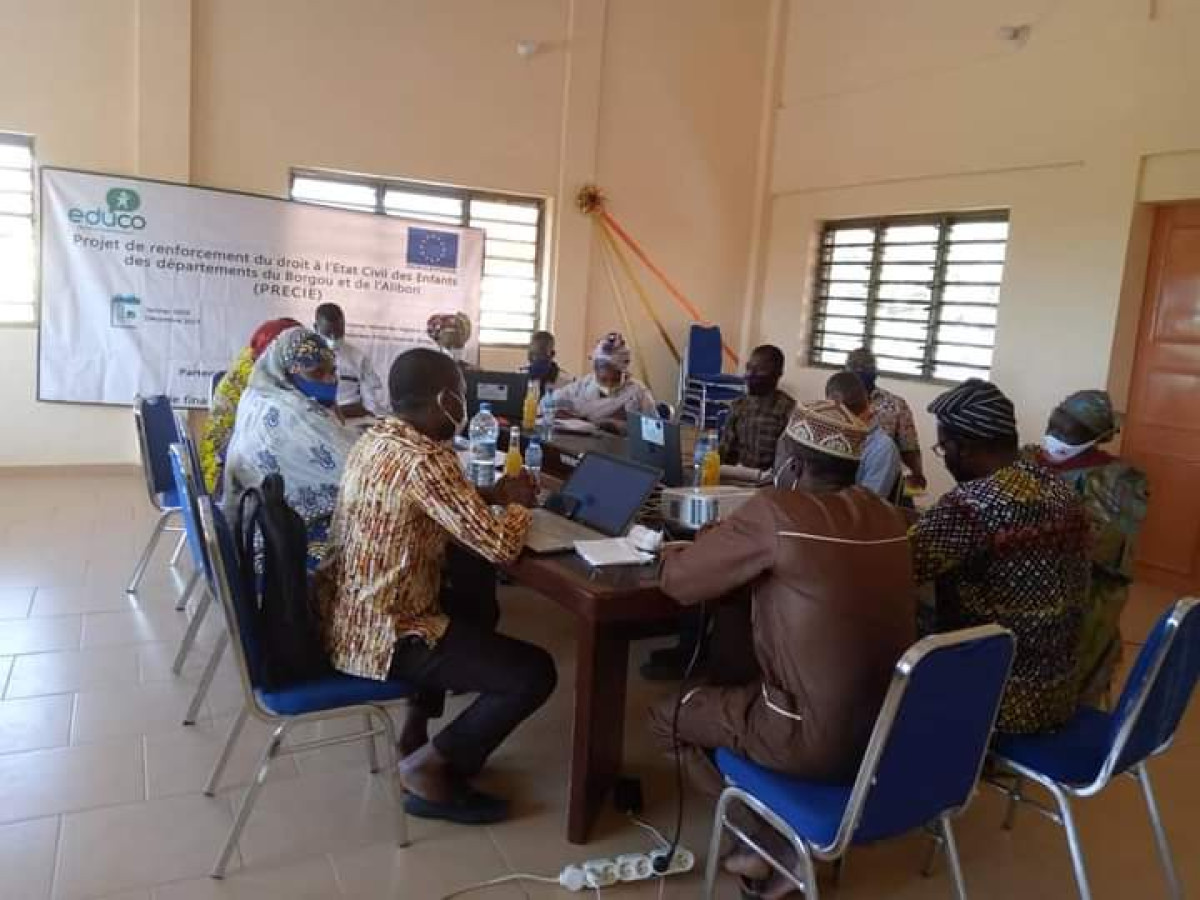 PRECIE EDUCO/UTILISATION DES BOITES A IMAGES : Les acteurs de la mairie de Sinendé et facilitateurs outillés