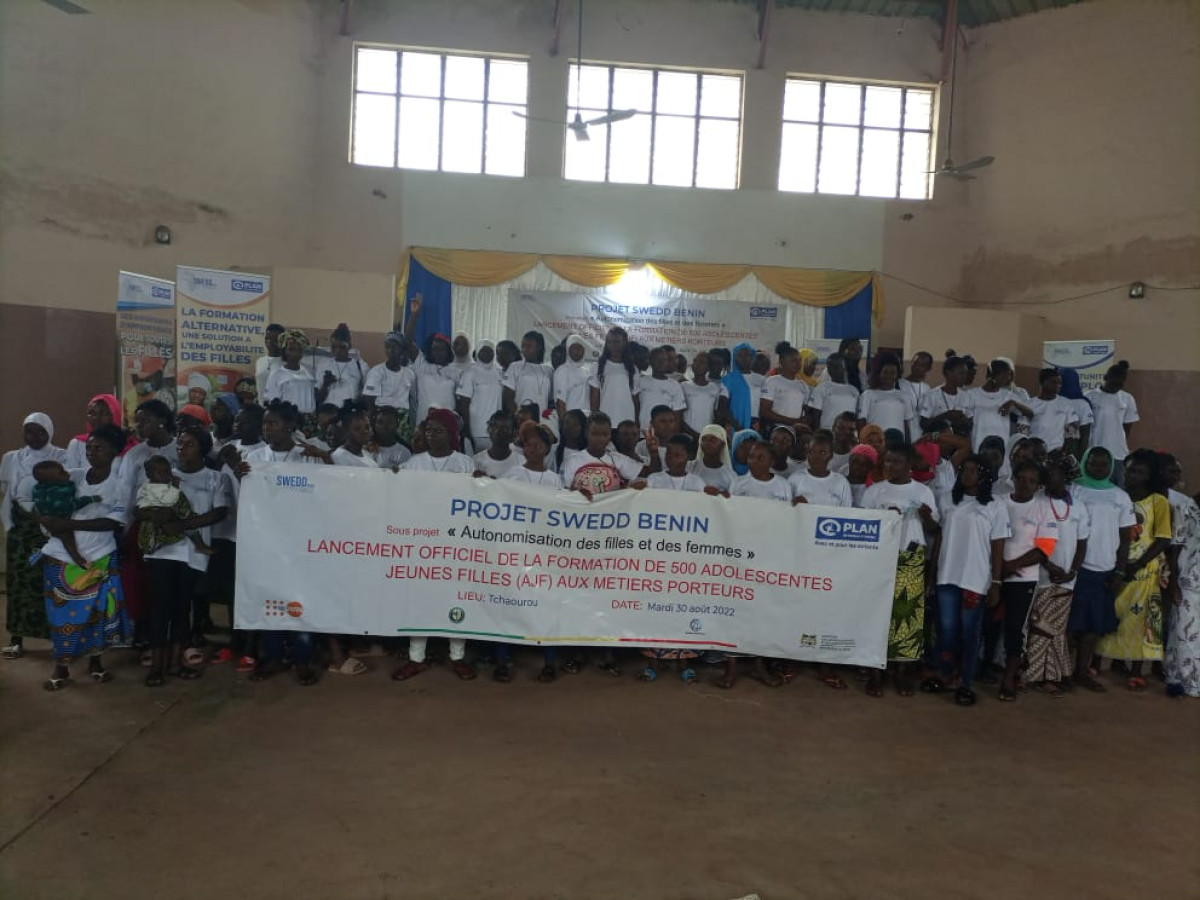 PROJET SWEDD-BÉNIN/AUTONOMISATION DES FEMMES : Plan International Bénin forme 500 jeunes filles descolarisées