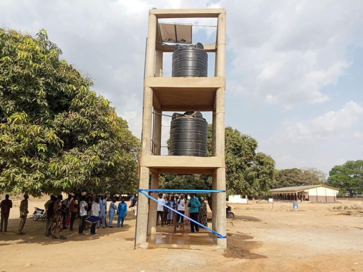 N&rsquo;dali/à travers le don d&rsquo;un forage, l&rsquo;Epp Komiguéa conjugue la pénurie d&rsquo;eau au passé grâce à la Fondation Hubi &#038; Vinciane