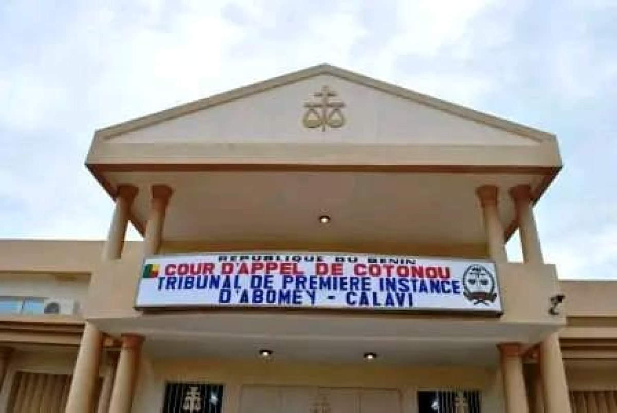Abomey-calavi/Tentative d&rsquo;inhumation illégale à domicile: six membres d&rsquo;une même famille interpellés par la justice 