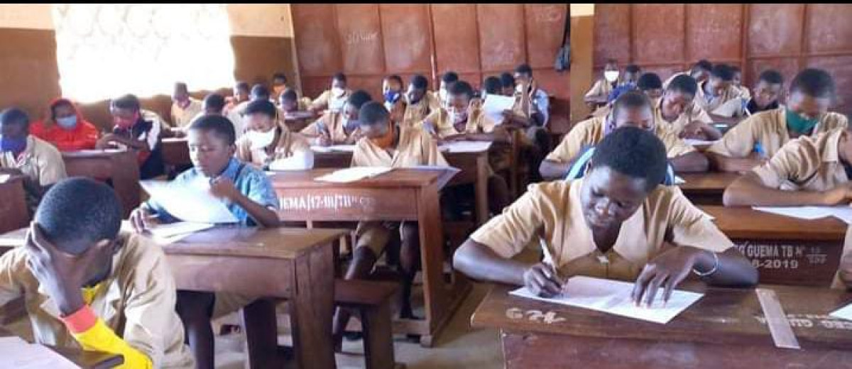 BORGOU/DÉROULEMENT DE LA 2E SÉRIE DE DEVOIRS DU 1ER SEMESTRE : Les apprenants des établissements publics en composition