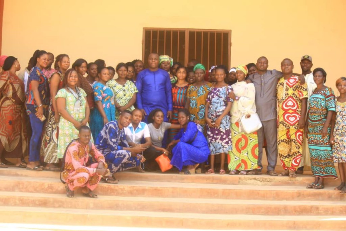 JIF 2020 A PARAKOU : Marius Gbessemehlan communie avec surveillantes de salles de l&rsquo;Université de Parakou