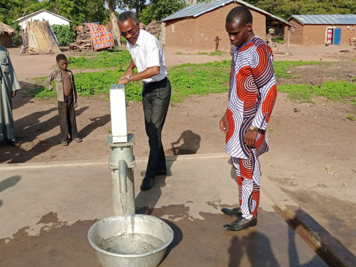 GRACE A SON LEADERSHIP ET SON DYNAMISME : Tidjani Bani réceptionne 10 pompes offertes par Bénin Coton Sa