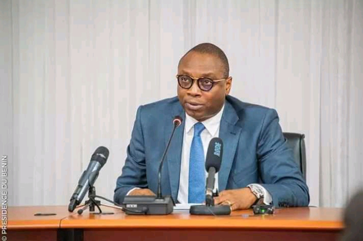 POLÉMIQUE AUTOUR DE LA PROROGATION DU MANDAT DU CHEF DE L&rsquo;ETAT : Le gouvernement relève les insuffisances de la critique de Boni Yayi