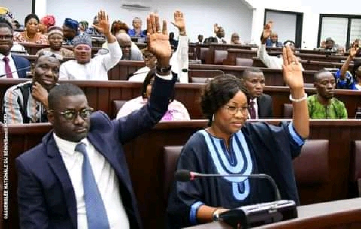 ASSEMBLÉE NATIONALE DU BÉNIN : Un budget de plus de 24 milliards pour 2024 voté en procédure d&rsquo;urgence