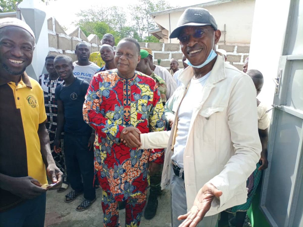 BEMBÉRÉKÉ/DOTATION DU CS DE GOUA D&rsquo;UN SYSTÈME D&rsquo;ÉNERGIE PHOTOVOLTAÏQUE : L&rsquo;Ong Sompékids et la Fondation Edf expriment encore leur amour . Le leadership du général Robert Gbian a payé